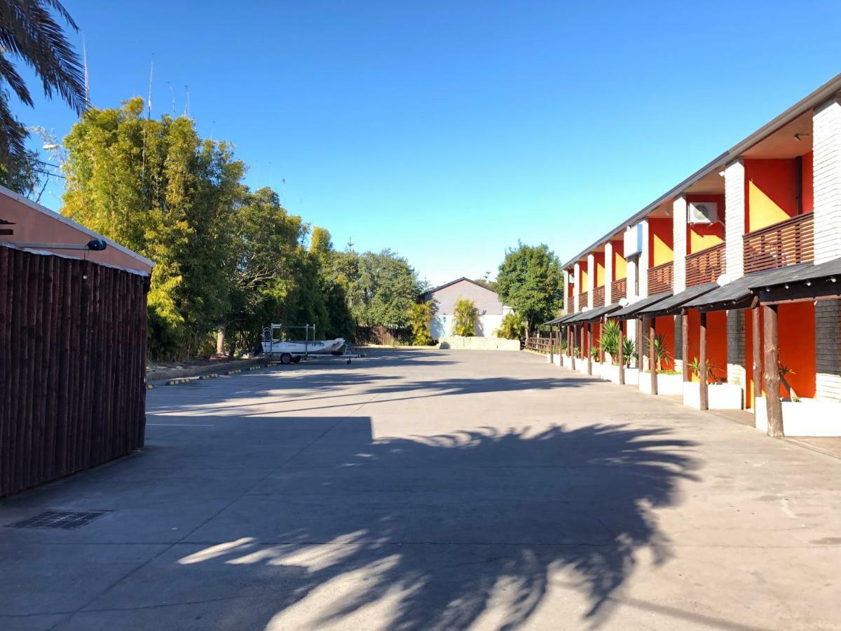 Central Jetty Motel Entrance Екстер'єр фото